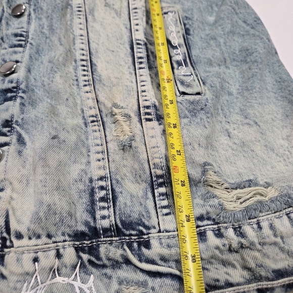 Women's Light Blue Denim Jacket - Picture 9 of 11